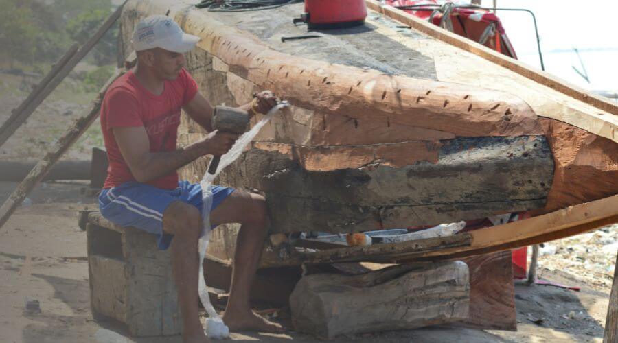 Why choose water damage restoration service for burst pipe water damage in Vancouver